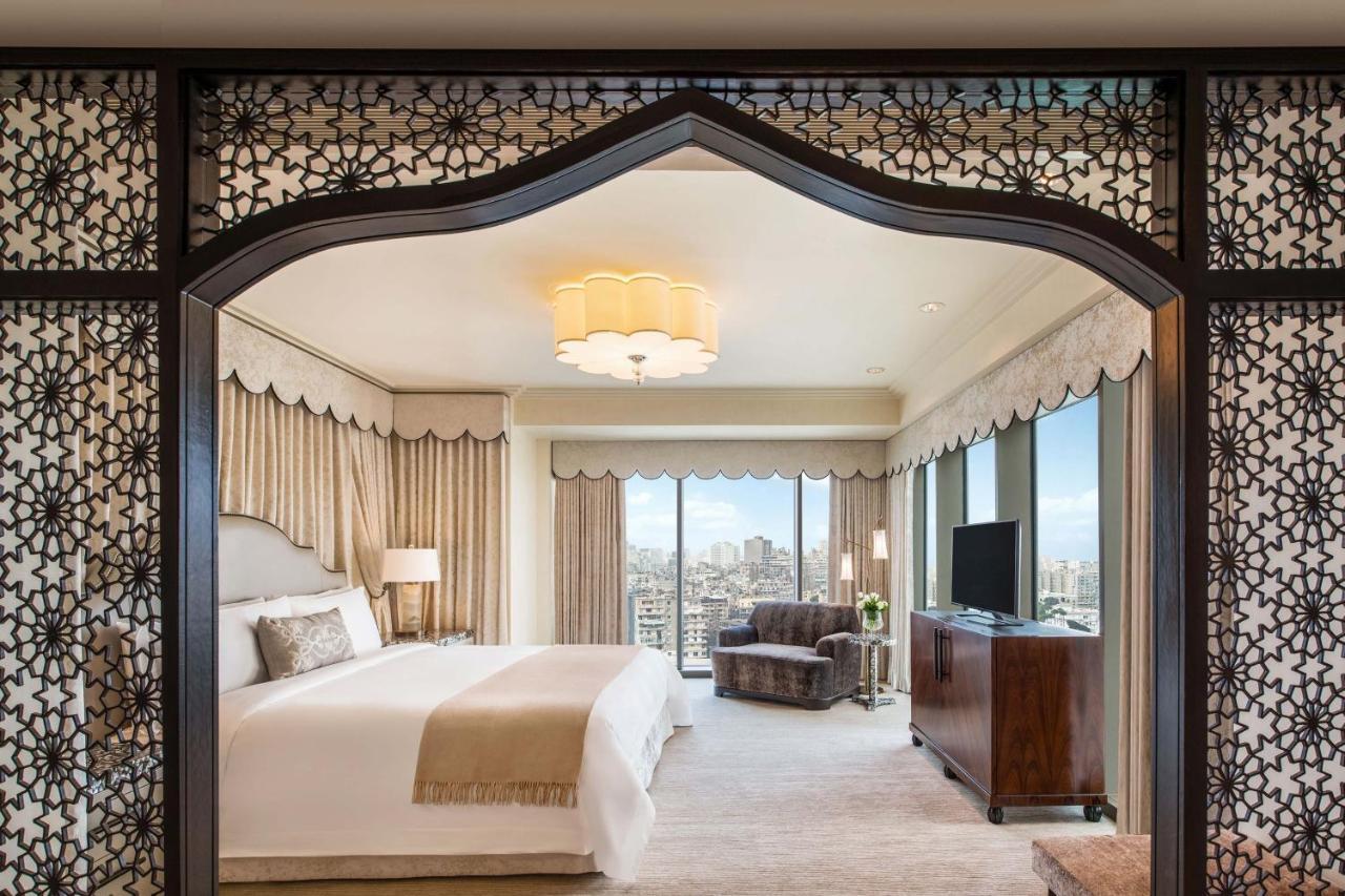 Hotel The St. Regis Il Cairo Esterno foto A bedroom at the Mandarin Oriental, New York