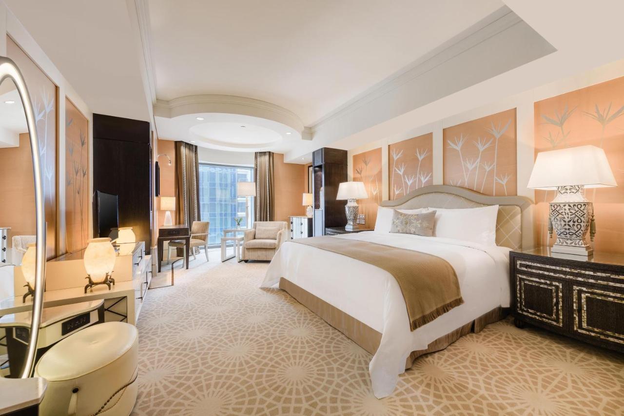 Hotel The St. Regis Il Cairo Esterno foto A suite at the Atlantis Resort