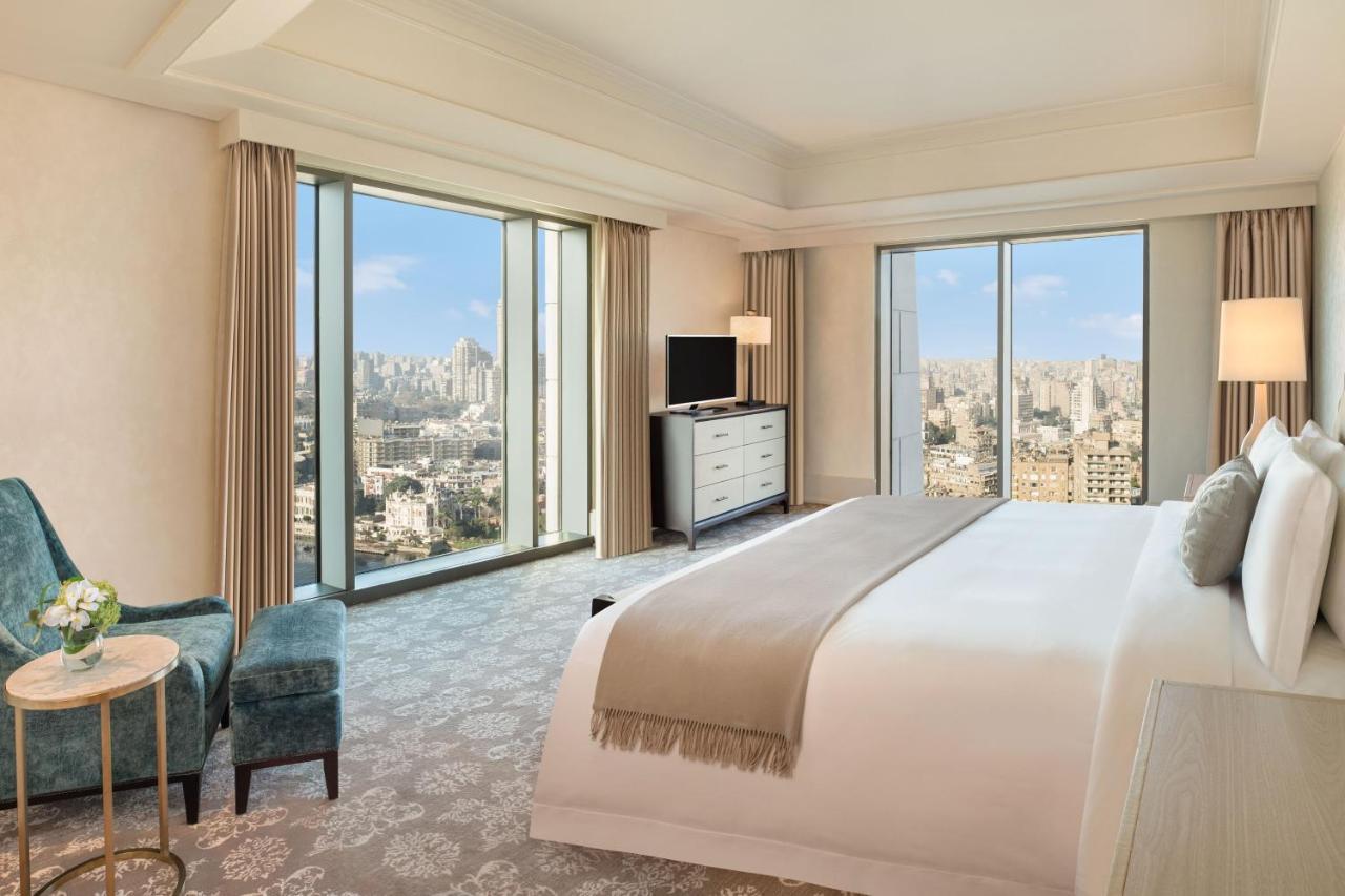 Hotel The St. Regis Il Cairo Esterno foto A bedroom at the Four Seasons Hotel
