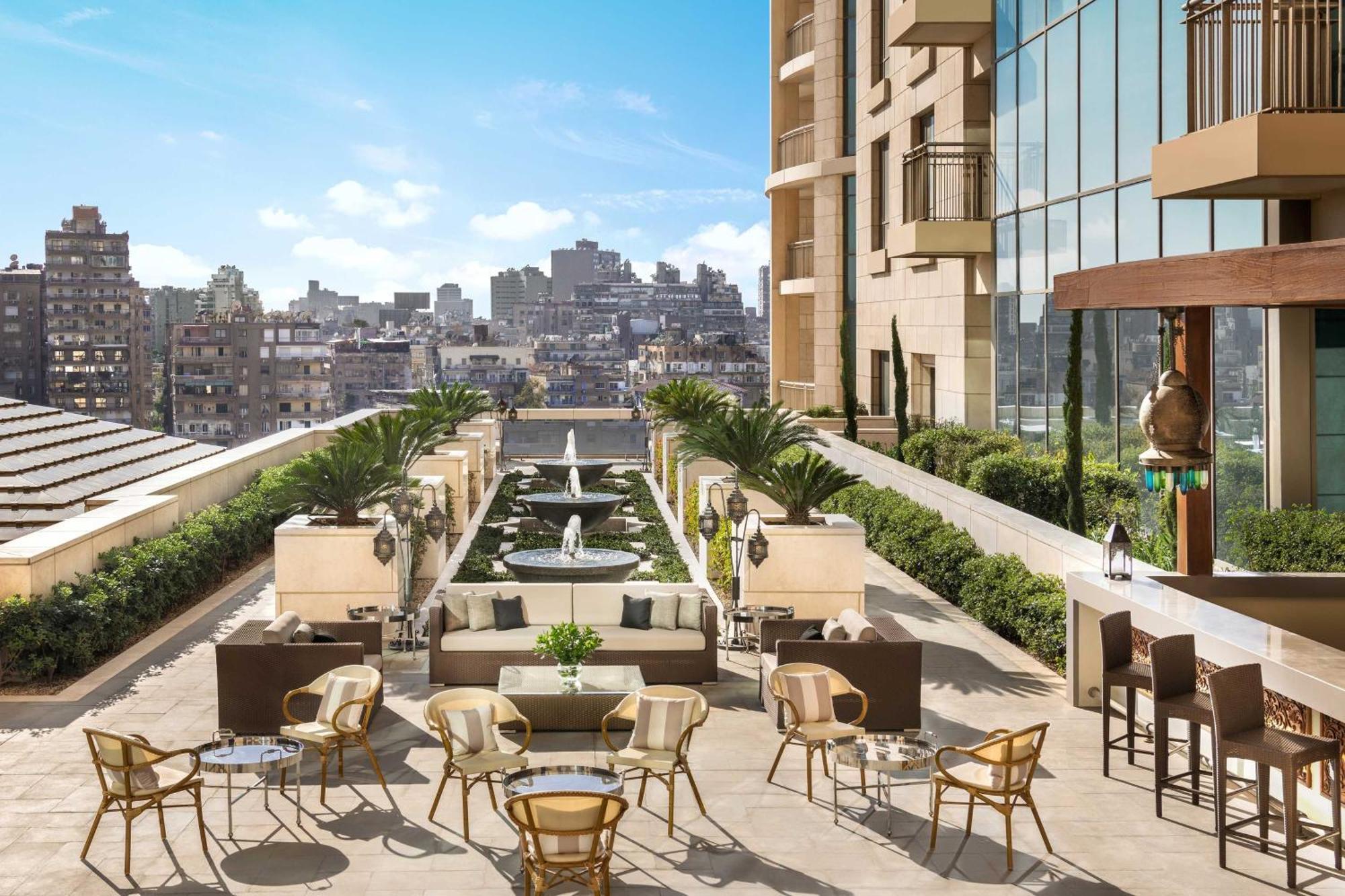 Hotel The St. Regis Il Cairo Esterno foto The rooftop pool at the Mandarin Oriental