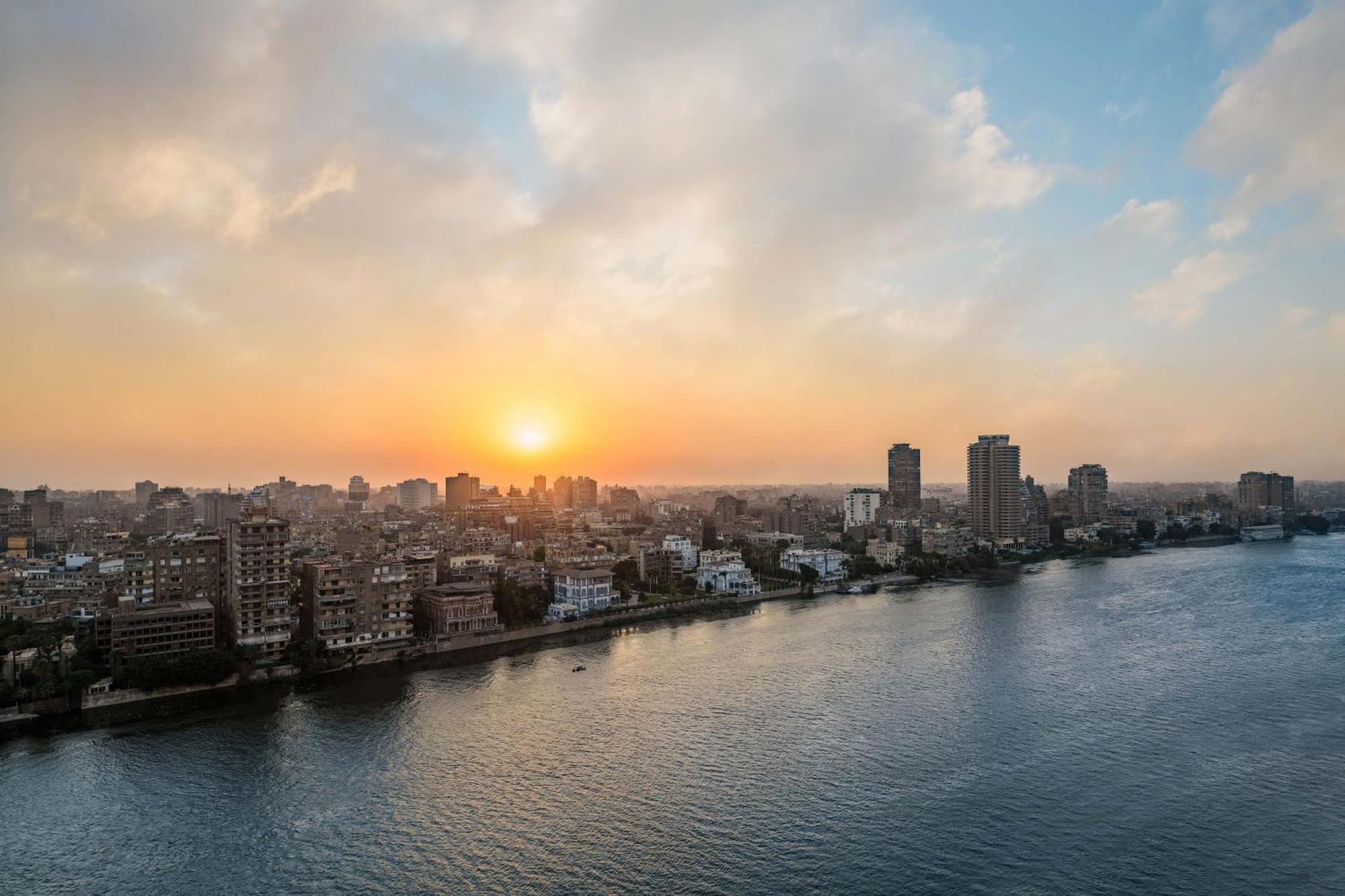 Hotel The St. Regis Il Cairo Esterno foto Sunset over the Nile in Cairo